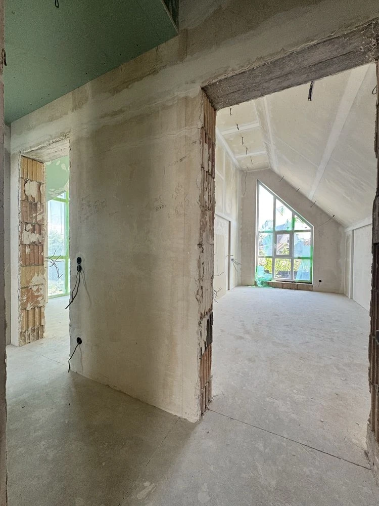Sale of a MODERN house in a CLOSED complex,