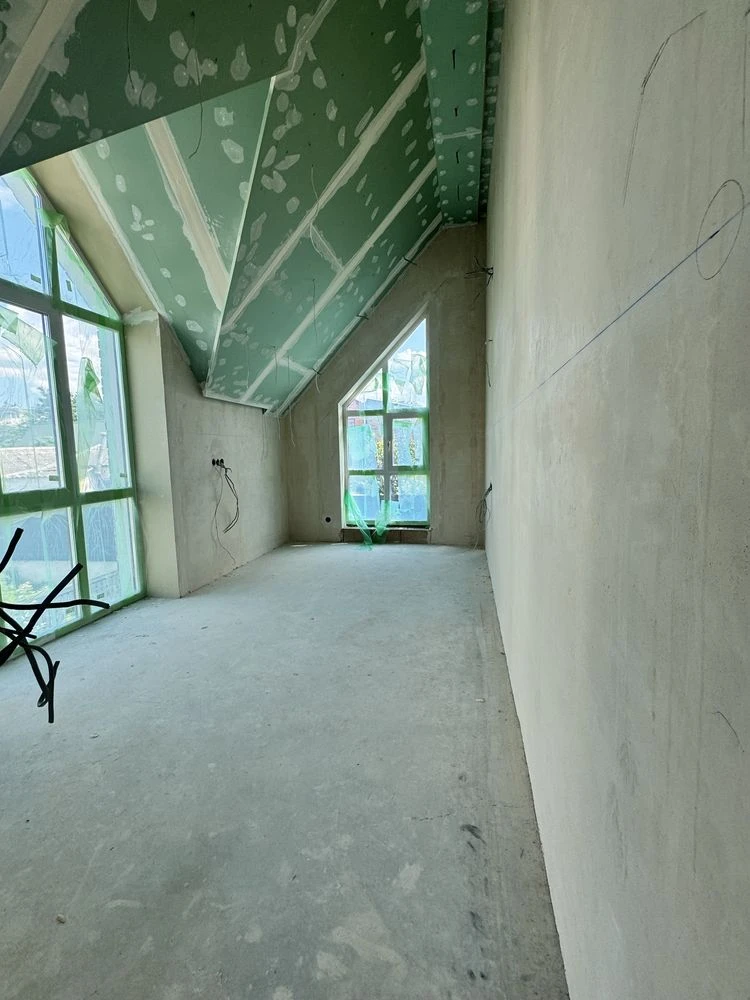 Sale of a MODERN house in a CLOSED complex,
