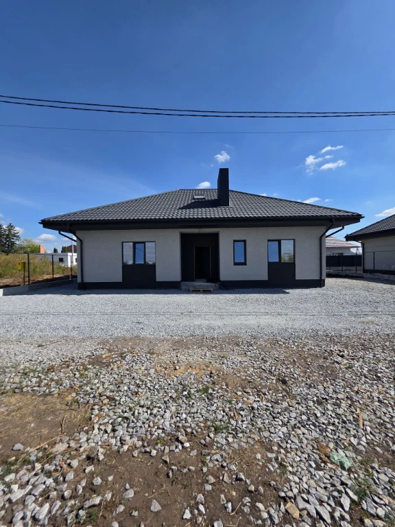 Sale of a new house in the vicinity of Voyksbud