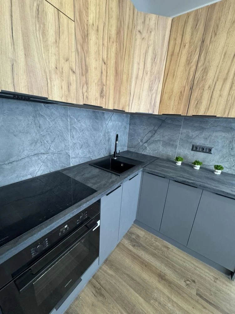 Продам  БЕЗ КОМІСІЇ новий будинок з ремонтом 80 км від м. Ки