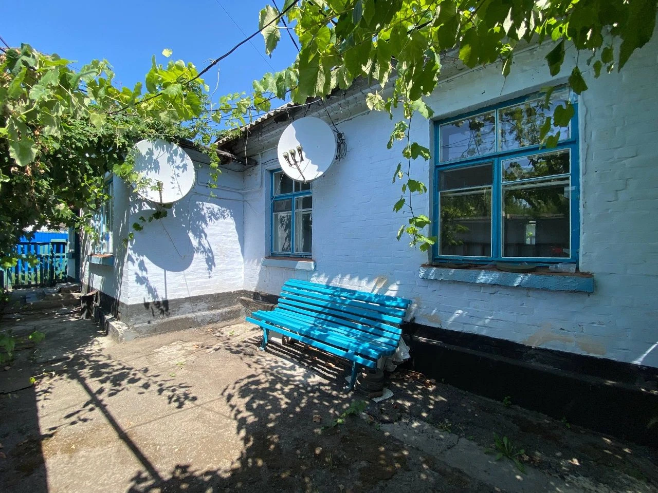 Продається житловий будинок з комунікаціями у місті