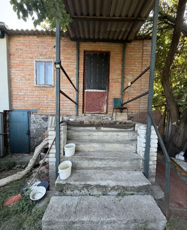 Продам частину будинку по вулиці Івана Мазепи ( р-н 6 школи)