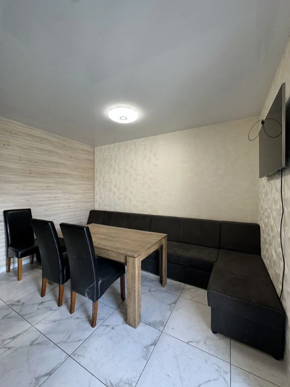 Таунхаус з євроремонтом Військбуд