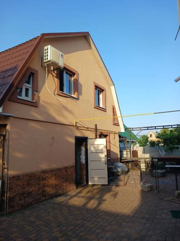 Продаж двоповерхого будинку