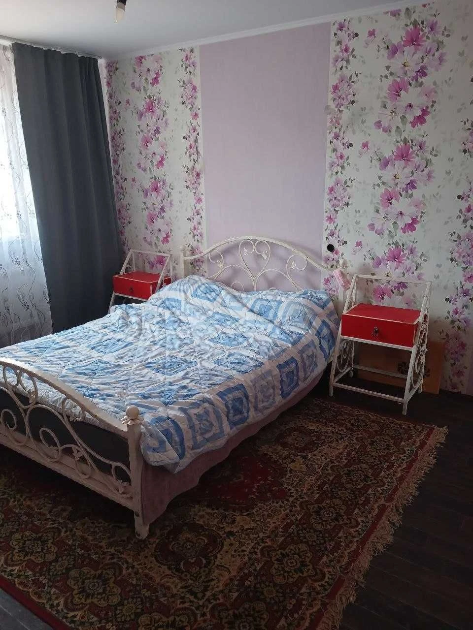 Продаж двоповерхого будинку