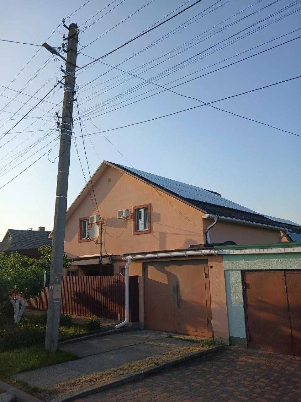 Продаж двоповерхого будинку