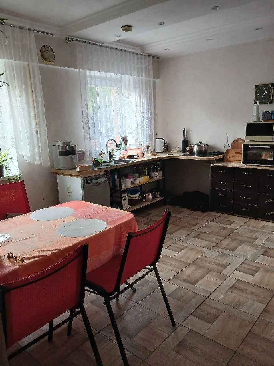 Продаж двоповерхого будинку