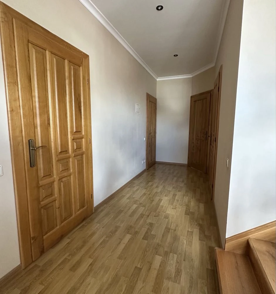 Продаж 1/2 частини будинку на ДНС