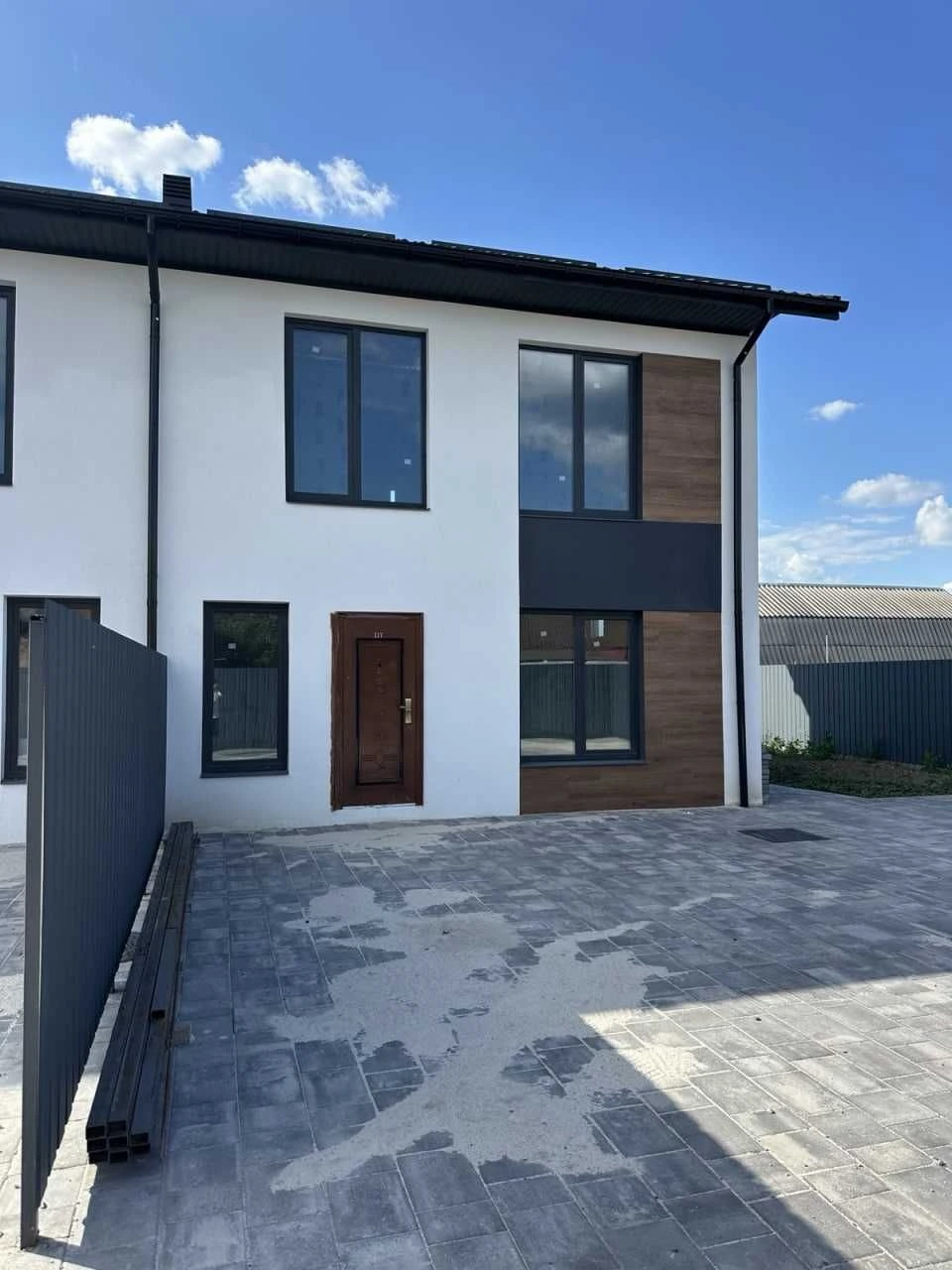 Sale of a modern 3-bedroom townhouse in the Zarechye area