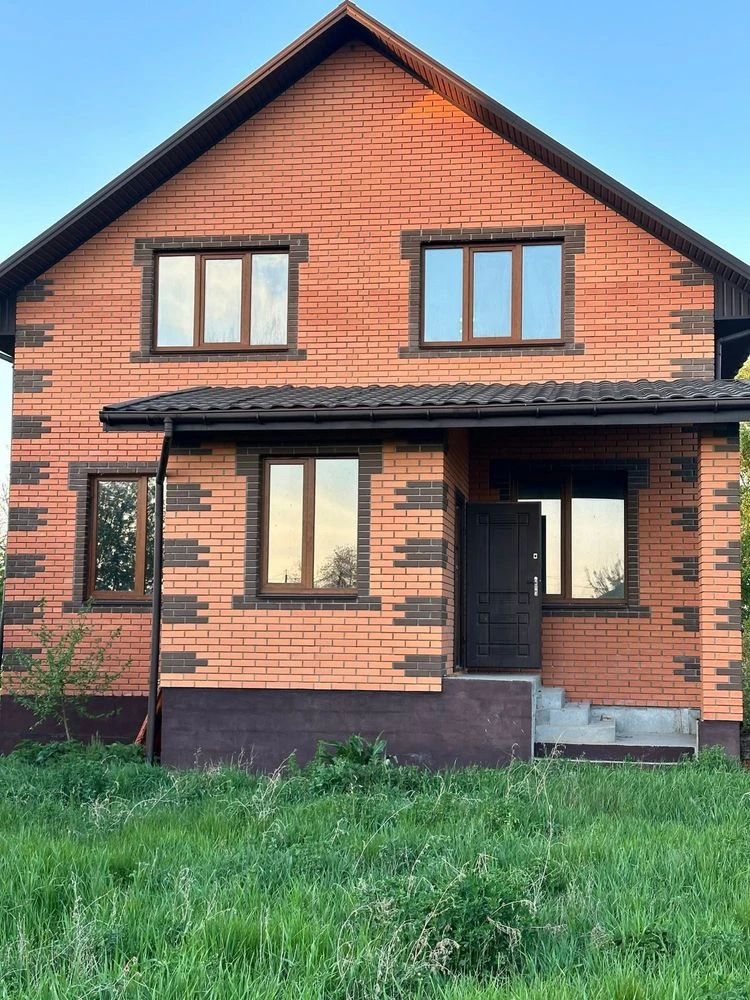 Продаж будинку на Летрі попяд з краєвидом на річку