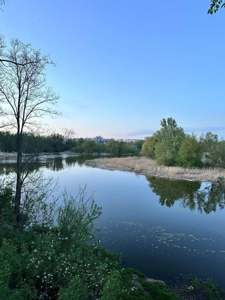 Продаж будинку на Летрі попяд з краєвидом на річку