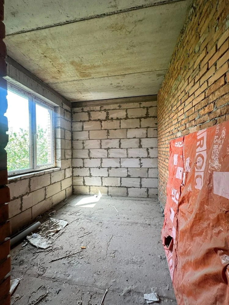 Продаж будинку на Летрі попяд з краєвидом на річку