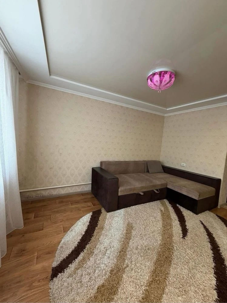 Sale of a part of a house in the Center (near the waterfront)