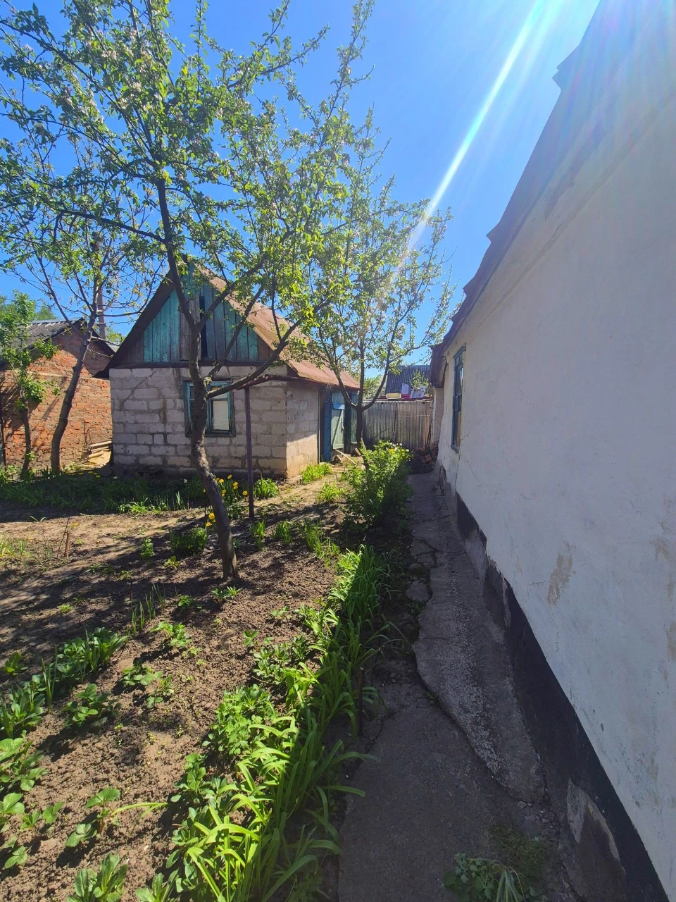 Частина цегляного будинку Посьолок + 6 соток + господарські