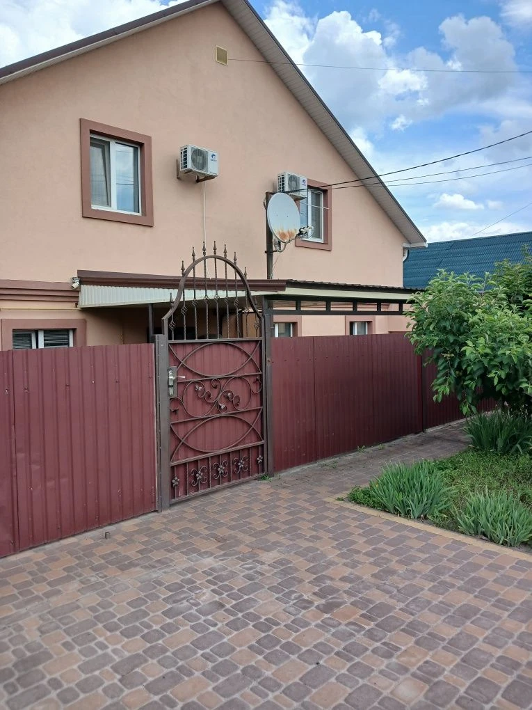 Два будинки для великої, дружньої родини від власника