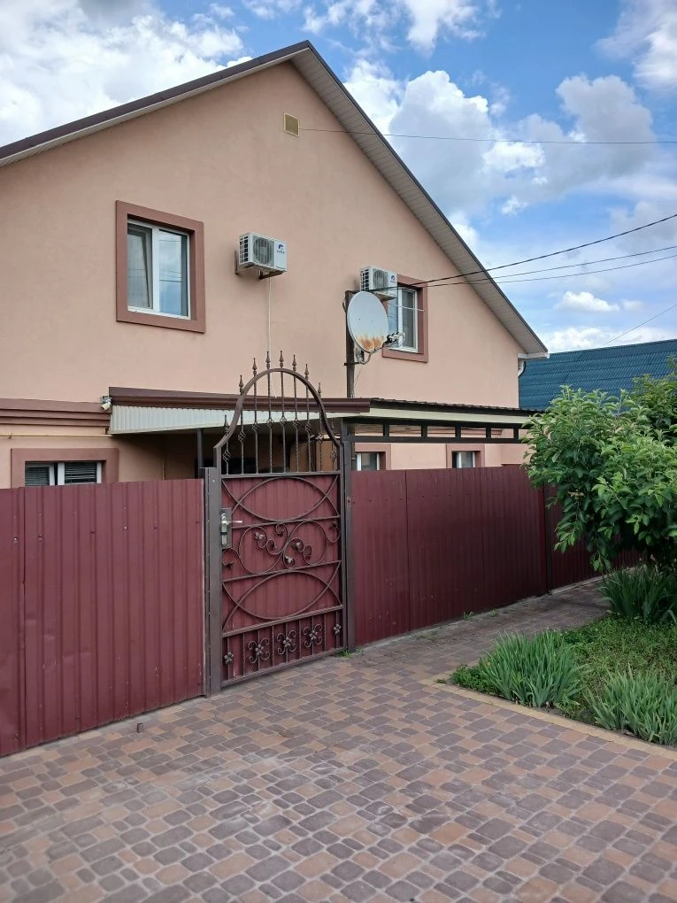 Два будинки для великої, дружньої родини від власника