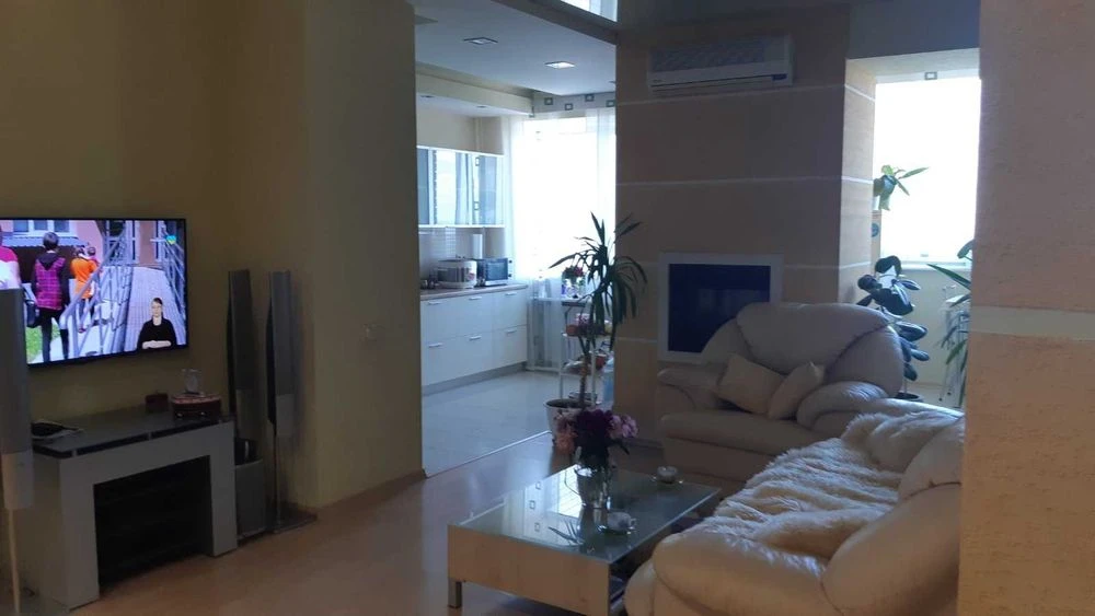 I will sell a 3-room apartment on the street Rabochey (Uralskaya, 5). Repair, m