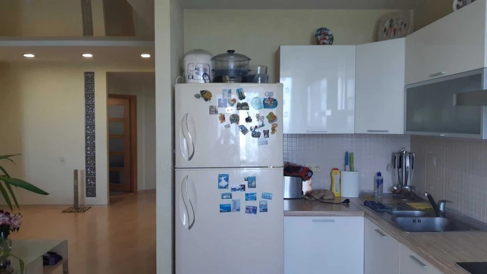 I will sell a 3-room apartment on the street Rabochey (Uralskaya, 5). Repair, m
