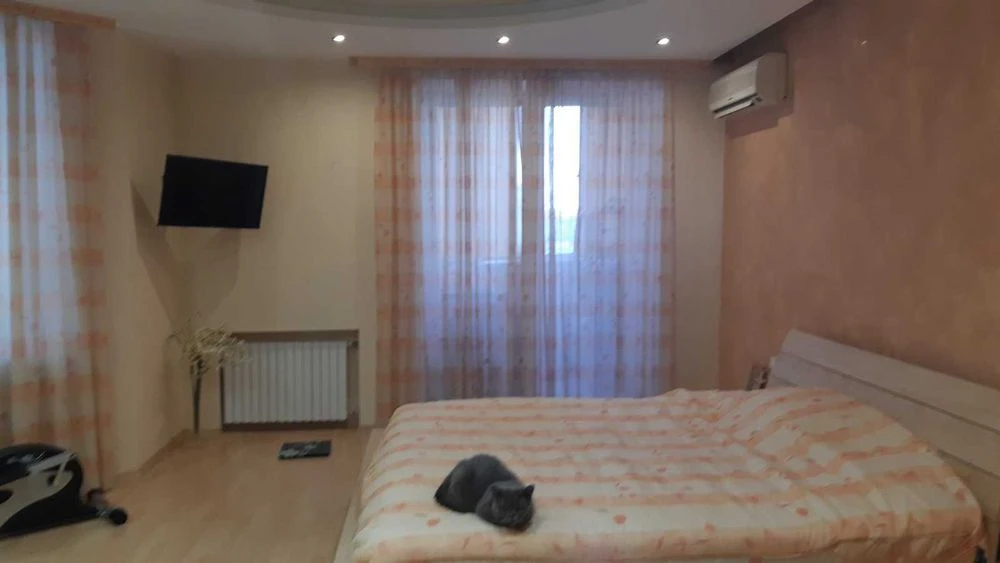 I will sell a 3-room apartment on the street Rabochey (Uralskaya, 5). Repair, m