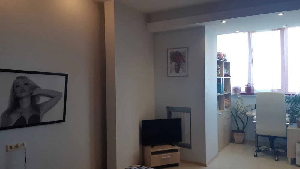 I will sell a 3-room apartment on the street Rabochey (Uralskaya, 5). Repair, m