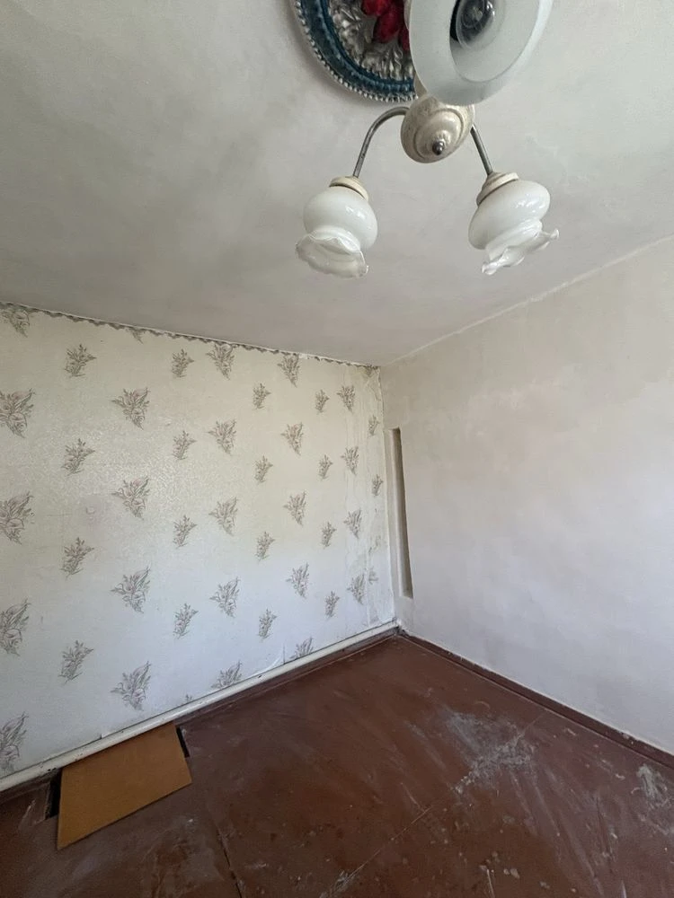 Sale of 1/2 of a house on the river bank