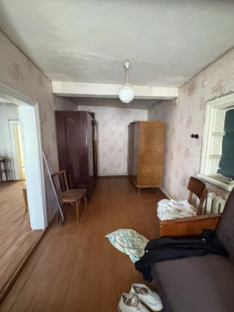 Sale of 1/2 of a house on the river bank