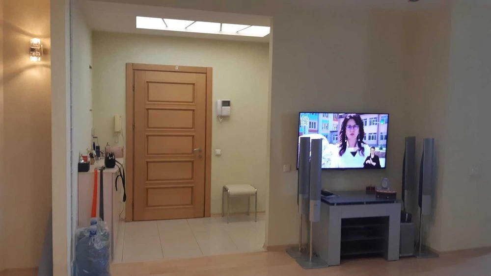 I will sell a 3-room apartment on the street Rabochey (Uralskaya, 5). Repair, m