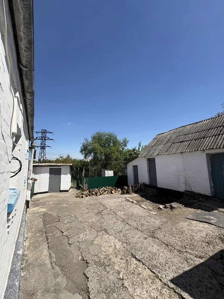 Sale of 1/2 of a house on the river bank