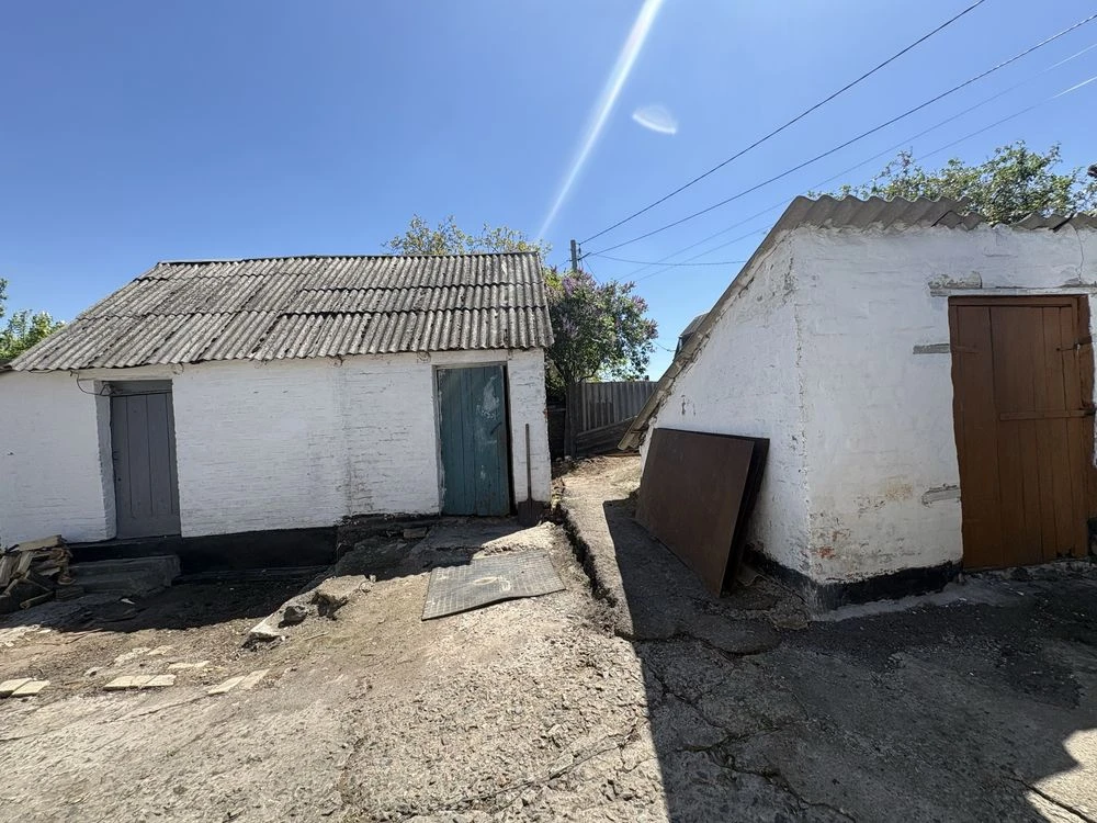 Sale of 1/2 of a house on the river bank