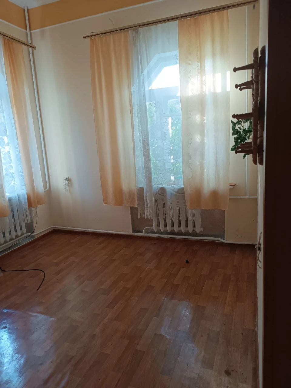 Окремий цегляний будинок на Заріччі