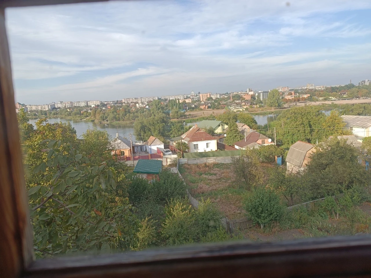 Окремий цегляний будинок на Заріччі