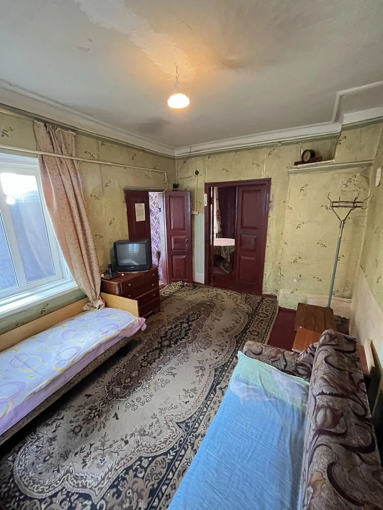 Продам дві частини будинку з окремим двором в центрі м. Біла
