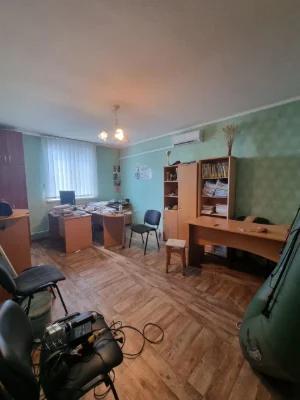Продам будинок в центрі міста