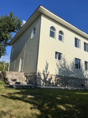 Швидка продажа пів будинку - на Росі - під фінішний  ремонт