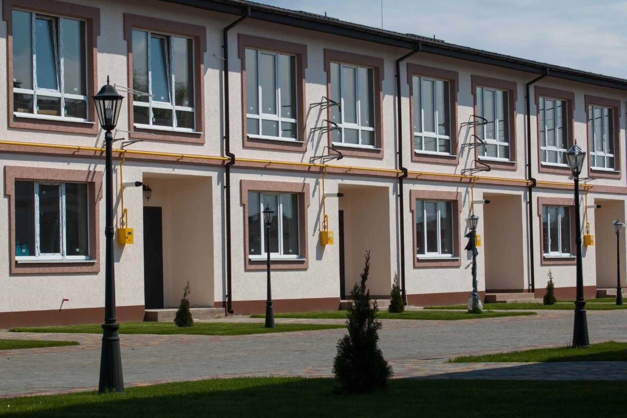 збудований таунхаус розтермінування на 1 рік ,внесок 50%Бори