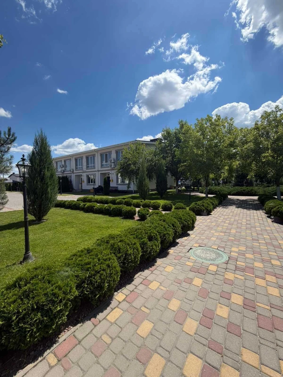 збудований таунхаус розтермінування на 1 рік ,внесок 50%Бори