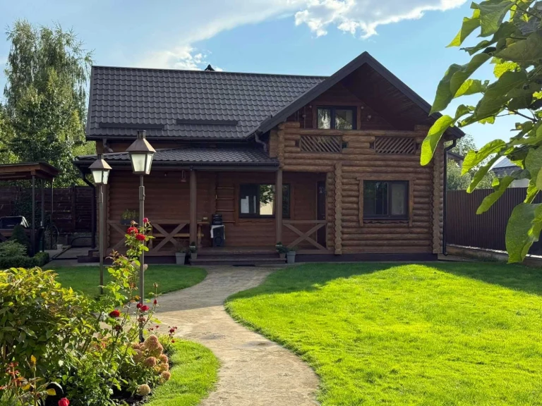 Будинок  УКОМПЛЕКТОВАНИЙ +камін +гараж на 3 авто+10 соток в