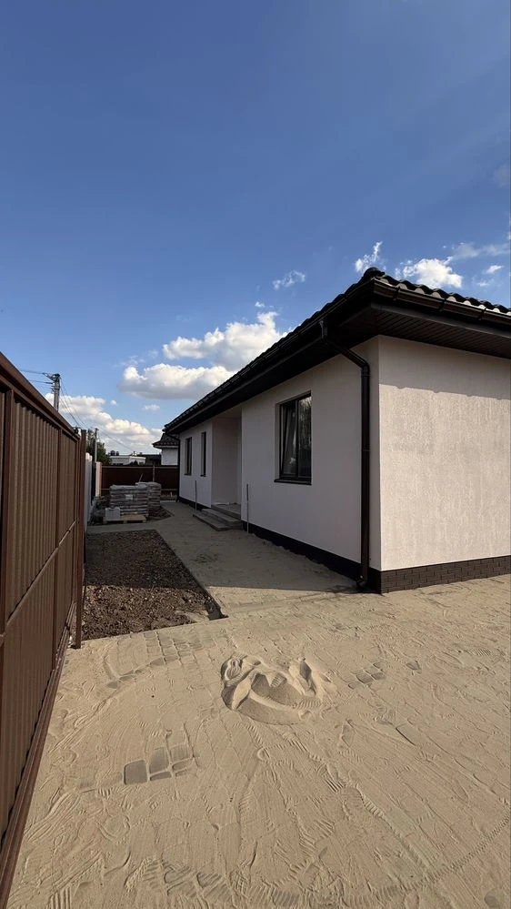 Продається сучасний одноповерховий будинок 110 м² з кімнатою