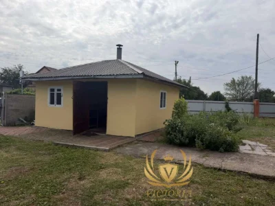 Будинок із діючим продуктовим магазином та додатковим житлов
