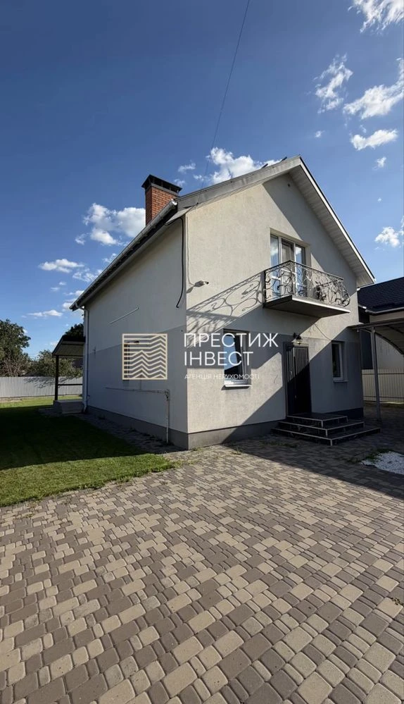 Продаж капітального будинку з газовим опаленням та сонячними