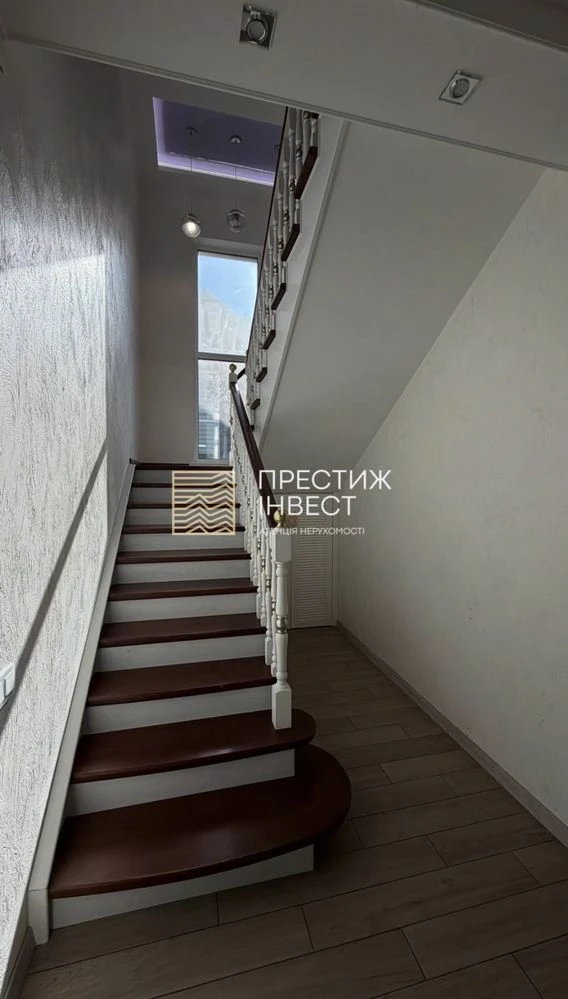 Продаж капітального будинку з газовим опаленням та сонячними