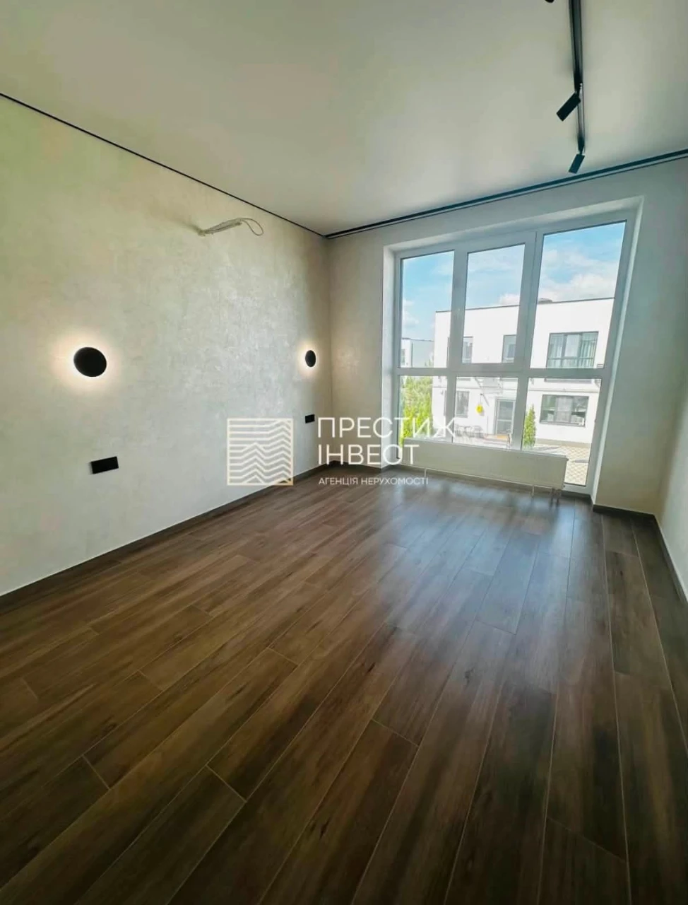 Townhouse for Sale in "Dream House" Residential Complex