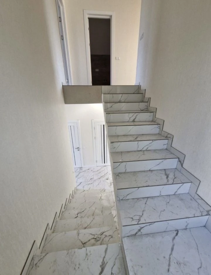 Продаж 2-поверхового будинку 140 м² на 5 сотках з ремонтом н