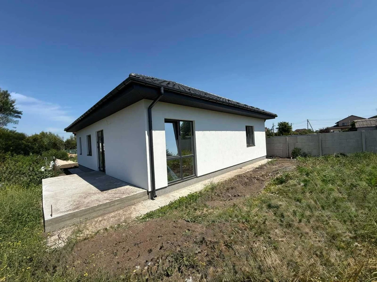 Сучасний одноповерховий будинок 120 м² на ділянці 11 соток
