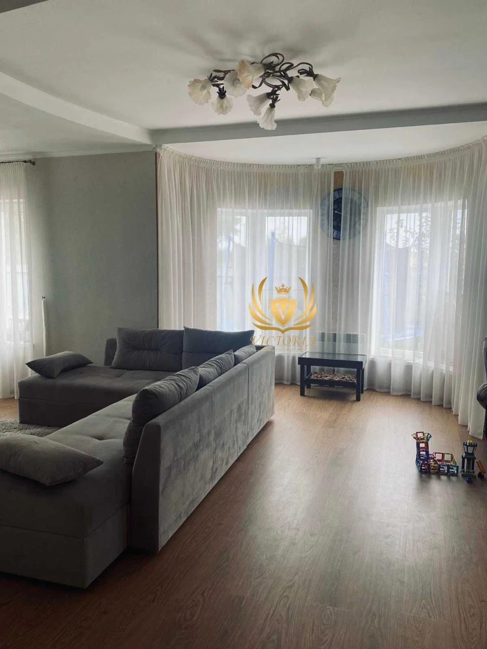 Продаж!  Сучасний 2-Поверховий будинок у Борисполі  6 соток
