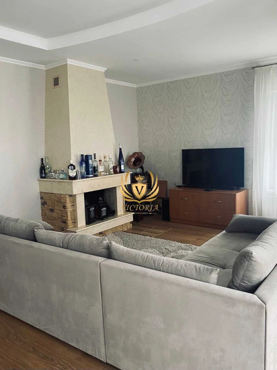 Продаж!  Сучасний 2-Поверховий будинок у Борисполі  6 соток