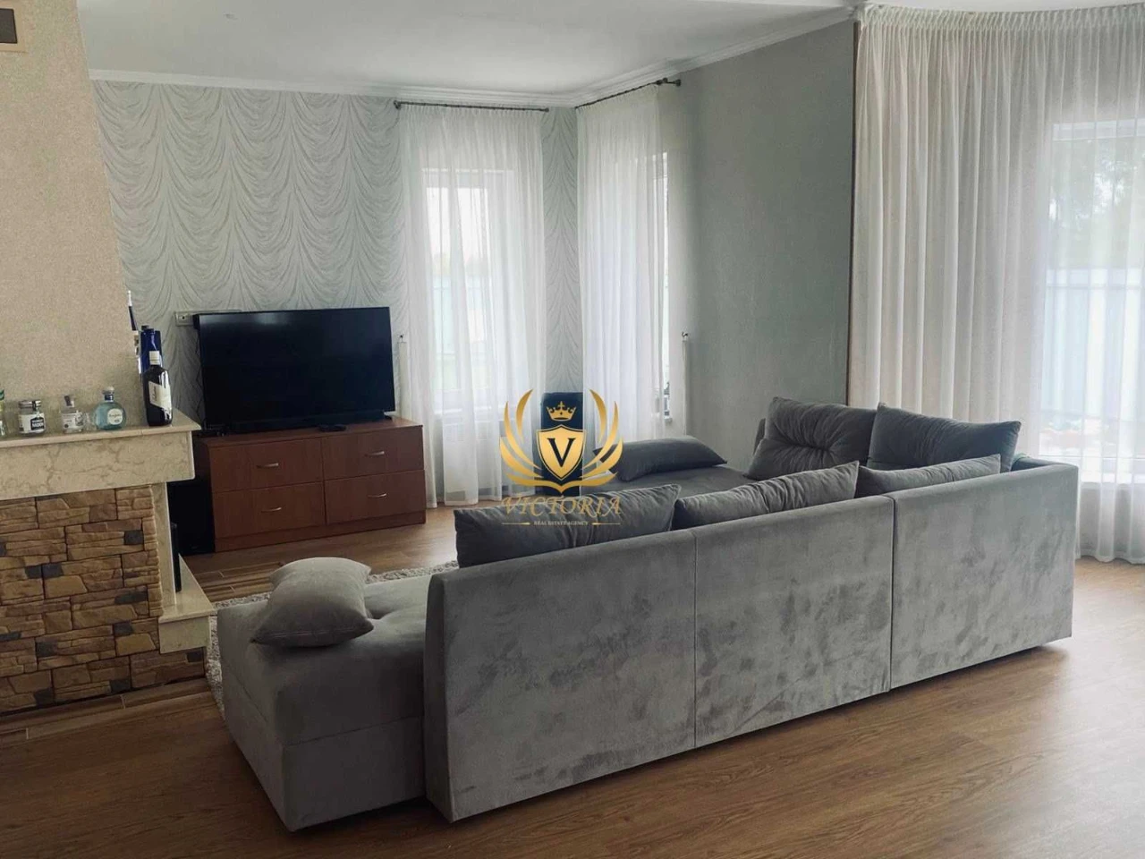 Продаж!  Сучасний 2-Поверховий будинок у Борисполі  6 соток