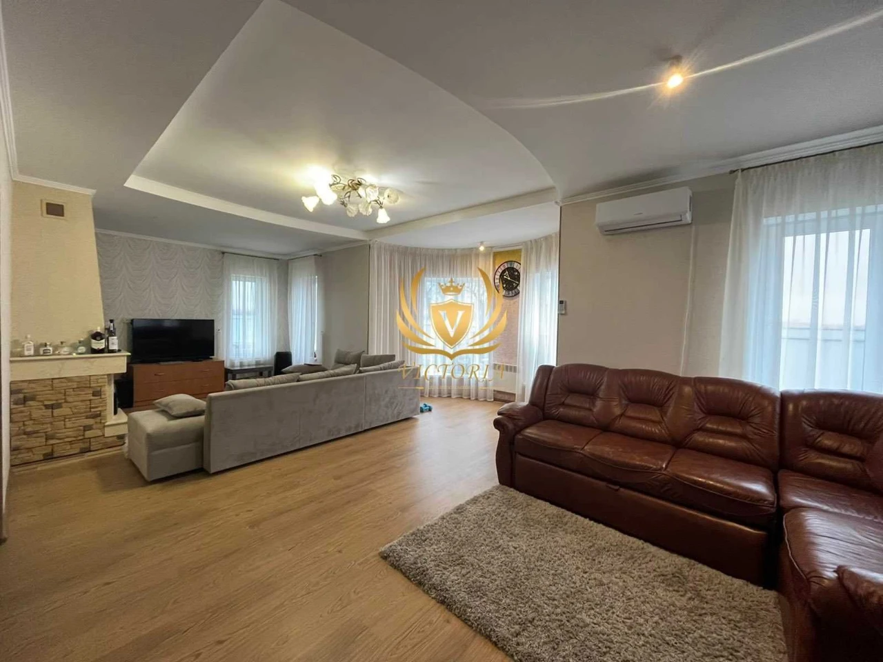 Продаж!  Сучасний 2-Поверховий будинок у Борисполі  6 соток
