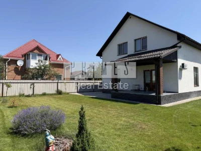 Продаж двоповерхового будинку з ремонтом, ділянка 10 соток,