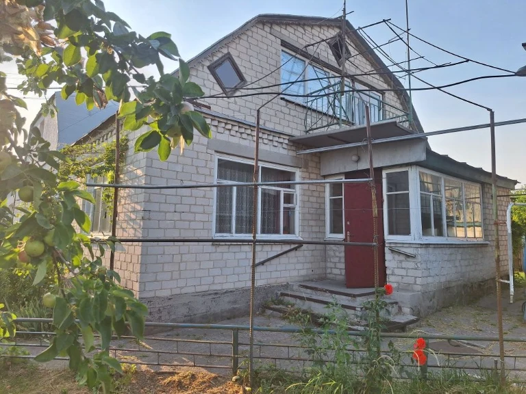 Будинок з ГАЗОМ  + госпбудівлі + 10 соток центр м.Бориспіль